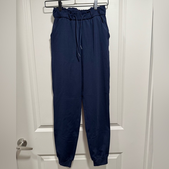 Like New! Lululemon Stretch HR Jogger *Full Length - Picture 2 of 7